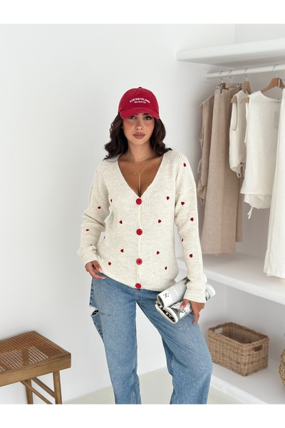 sportiness Soft Textured Heart Detailed Buttoned Cardigan