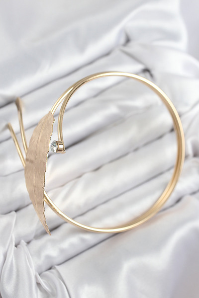 Clariss Brass Leaf Model Gold Color Women's Pazu Bracelet