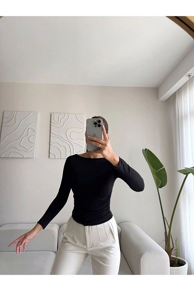 Zoom Butik Side elastic boat neck crop - black