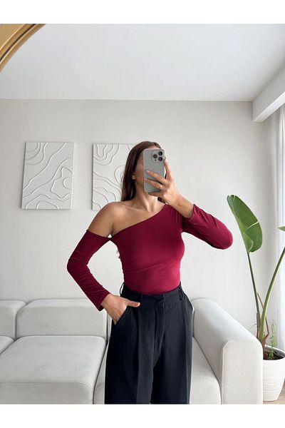 Zoom Butik Low-Cut Shoulder Crop - Bordo