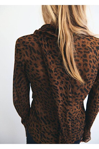 MANGO Woman Leopar desenli fularlı bluz