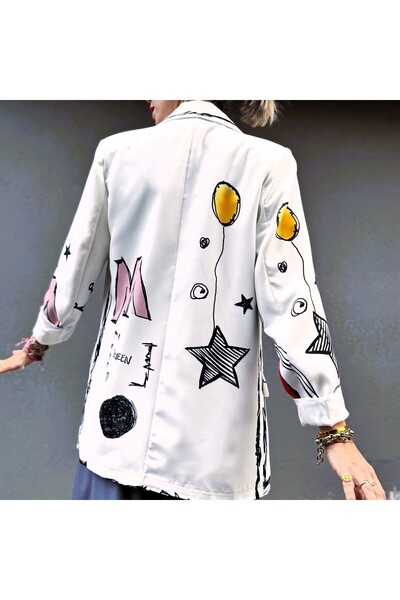 OEM Women's casual white jacket with Queen print