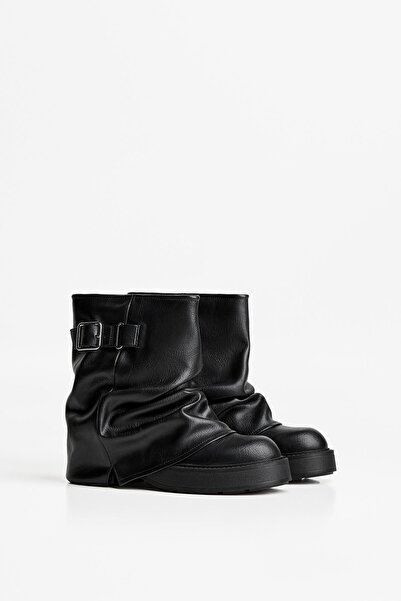 Bershka Flat ankle boots with buckle