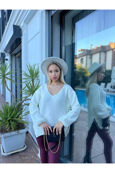 For Angels V-Neck Oversize Sweater with Back Bow Tie Accessory