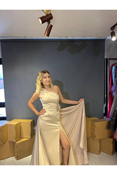 Lovely Dress Tek Omuz Çiçek Detaylı Yırtmaçlı Abiye Elbise