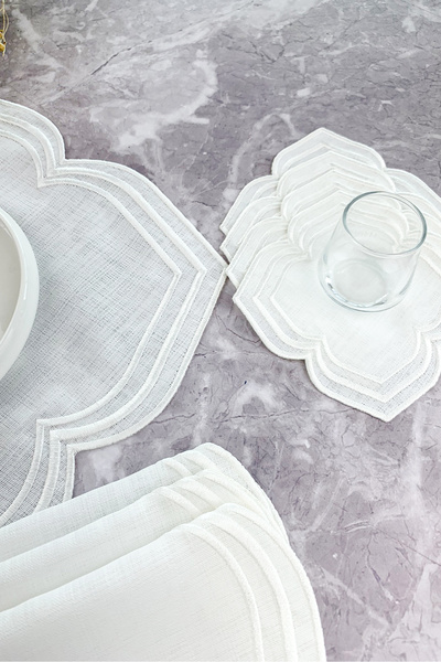 WEARE2 White Color Moonrise Embroidered 8 Piece Set (4+4) American Service and Cocktail Napkin