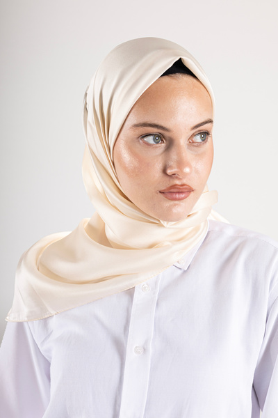 Akel Plain Crystal Fabric Scarf - Non-Slip, Stylish, Tok Standing |   Daily & Evening Dress Compatible
