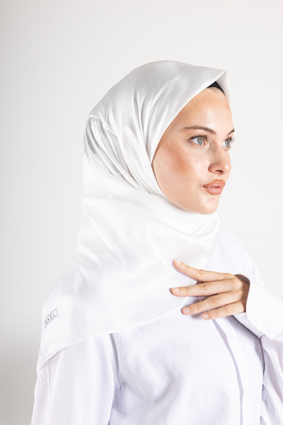 Akel Plain Crystal Fabric Scarf - Non-Slip, Stylish, Tok Standing |   Daily & Evening Dress Compatible