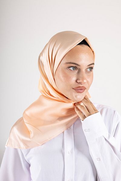 Akel Plain Crystal Fabric Scarf - Non-Slip, Stylish, Tok Standing |   Daily & Evening Dress Compatible