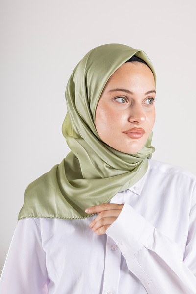 Akel Plain Crystal Fabric Scarf - Non-Slip, Stylish, Tok Standing |   Daily & Evening Dress Compatible