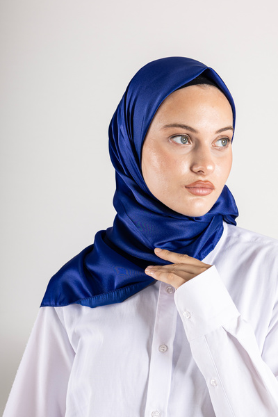 Akel Plain Crystal Fabric Scarf - Non-Slip, Stylish, Tok Standing |   Daily & Evening Dress Compatible