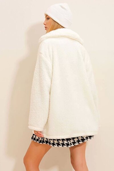 bysoca Kadın Ekru Oversize Gömlek Yaka Cepli Düğmeli Peluş Teddy Kaban Mont