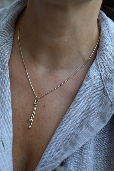 Yenigün Kuyumculuk 14 Ayar Altın Balıksırtı Uçları Dorika Toplu Düğüm Detaylı Sallantılı Kolye