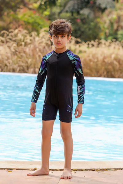 La Mer Boys' swimsuit with a sporty design that covers the body and provides protection and flexibility during movement.