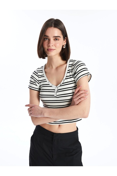 LC Waikiki XSIDE Μαύρο γυναικείο κοντομάνικο μπλουζάκι με ριγέ λαιμόκοψη