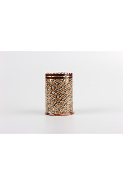 West Orient حامل أقلام مصنوع يدويًا على الطاولة