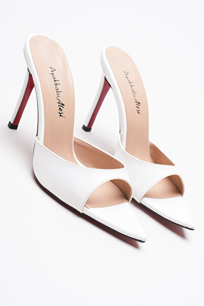 Ayakkabı Ateşi Papuci de damă cu vârf ascuțit și toc subțire Sona piele albă