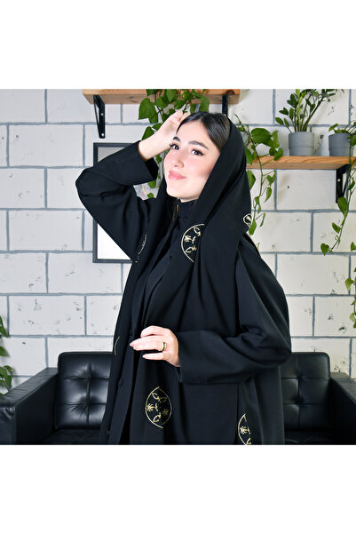 HAWRAA طرحة حرير سوداء مع تطريز ذهبي بشعار التأسيس