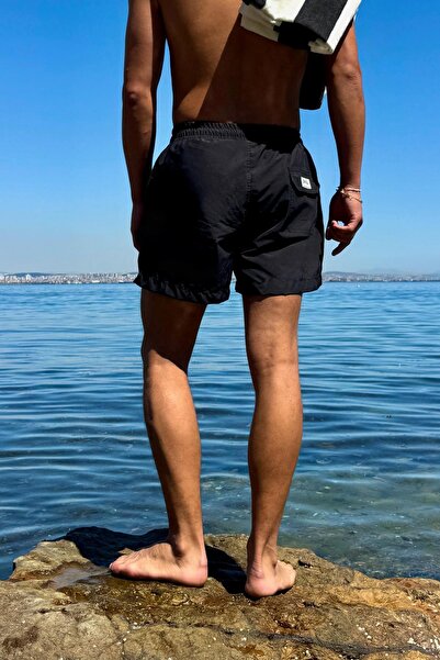 Flaw Wear Μαύρο σορτς με λεπτομέρεια στην πίσω τσέπη