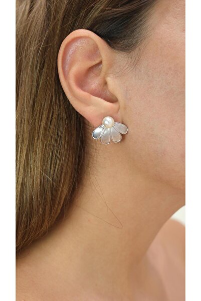 Jerie Pearl Detailed Mini Flower Figure Earrings