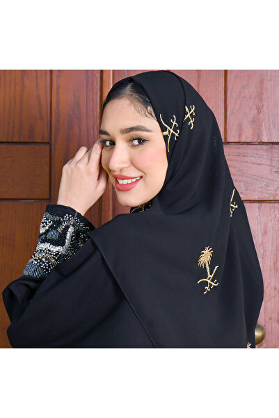 HAWRAA طرحة سوداء مع شعار السيفين والنخلة الذهبي