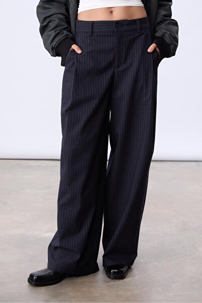 Stradivarius Çizgili Pilili Klasik Pantolon