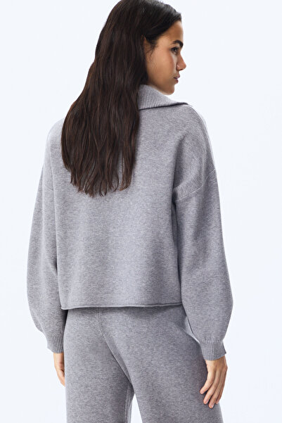 Stradivarius Fermuarlı Dik Yaka Triko Süveter