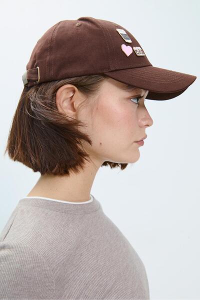 Stradivarius Çoklu Rozetli Şapka