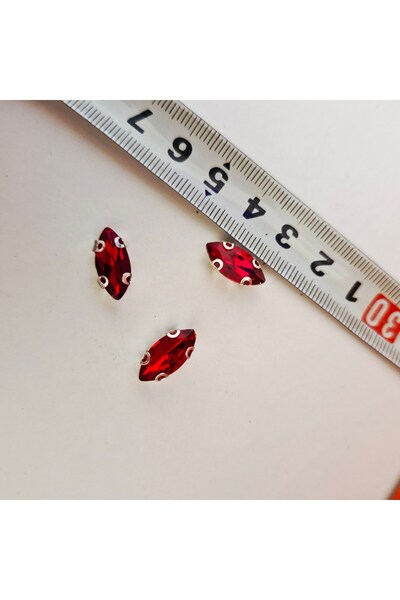 pegu baby collection حجر مرصع بقطع كريستال أحمر. العبوة تحتوي على 10 قطع.