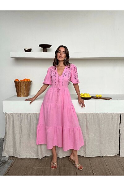 URİS Γυναικείο κοντομάνικο φόρεμα με ροζ επένδυση V λαιμόκοψης με κομψό σχέδι...