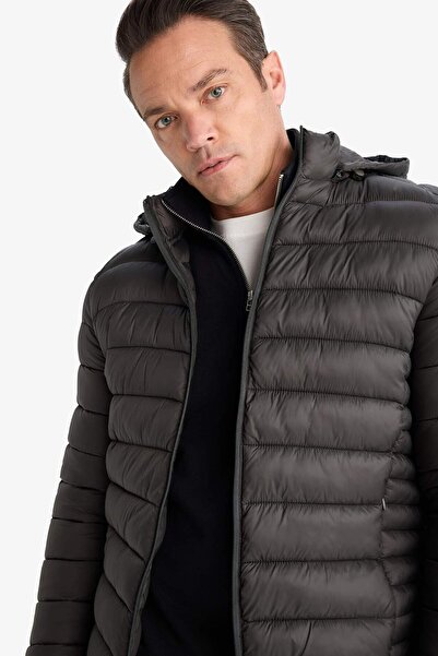 DeFacto Su İtici Hafif Şişme Mont Slim Fit Dar Kesim Kapüşonlu Fermuarlı Cepli Mevsimlik N4661AZ24AU