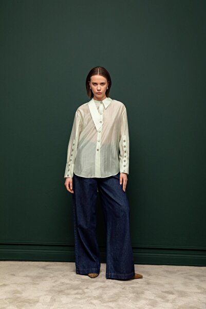 KAMEYA DÜĞMELİ YAKA DETAYLI BLUZ 26W10808