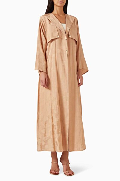 Beige Collection قم بتكميل أناقتك مع فستان سهرة طويل بتصميم عصري ومقاسات مقطعة بشكل أنيق، وهو مناسب لكل المناسبات.