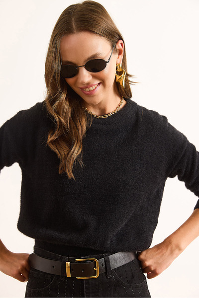 Olalook Women's Black Crew Neck Beard Knitwear Sweater Kzk-19000977