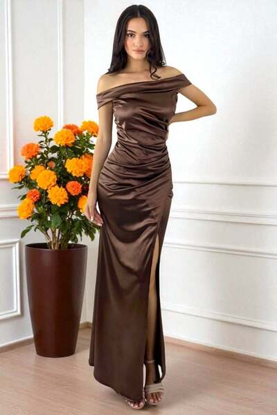 FashionForYou DHALIA long banquet dress, with satin effect and slit, Brown Chocolate