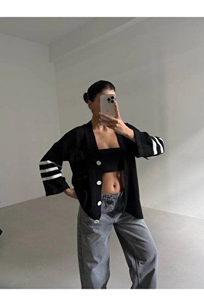 BEEMU Large buttoned casual knit cardigan in black and white.