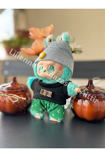 LİLİ ENNEE Lilienne Elbiseli Labubu Anahtarlık ( Görselin aynısı gönderilecektir. )