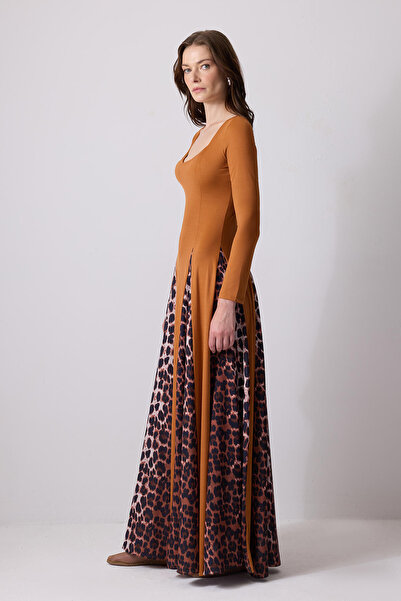 Touché Privé ΦΟΡΕΜΑ ΜΕ ΠΛΙΣΕΣ ΜΕ ΛΕΟΠΑΡ ΣΧΕΔΙΟ