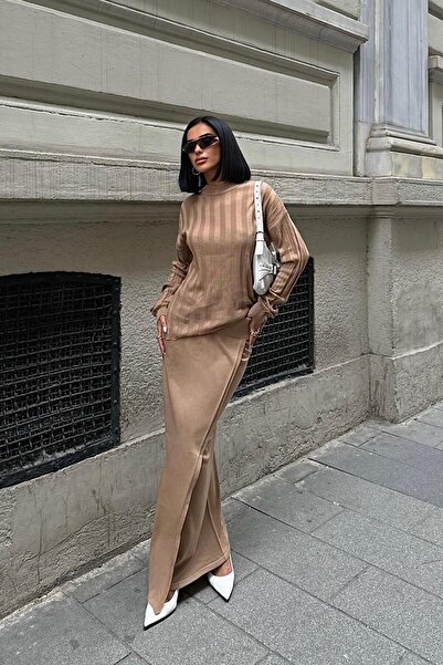 THE VOLER طقم بلوزة وتنورة دارسي من التريكو - جملي