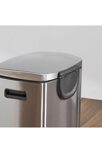 Generic Blair Portable Bin with Pedal and Lid