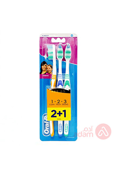 Oral-B فرشاة أسنان أورال بي كلاسيك متوسطة الحجم، 3 قطع