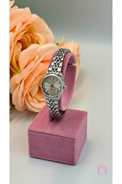 Moond Accessories ساعة نسائية بسوار فولاذي فضي اللون