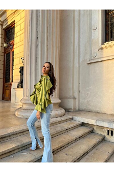 Kings Elegant satin shirt with ruffles