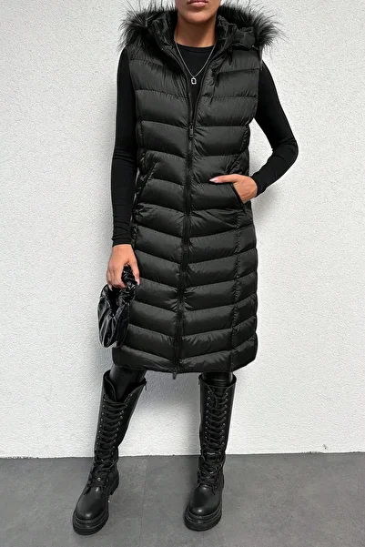 The Robi Women's Black Puffer Vest