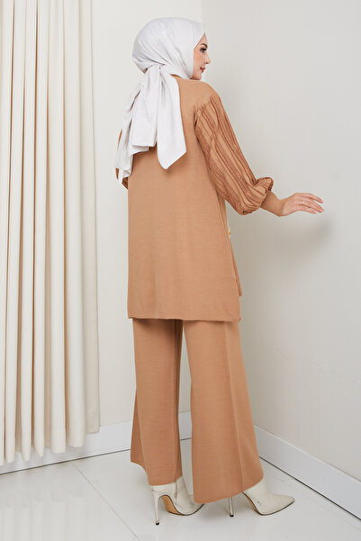 Kirazgym Σετ πλεκτών γυναικείων τοποθέτησερικών ενδυμάτων και πλεκτών παντελονιών με λεπτομέρεια από ατσάλινο πλέγμα με λάμψη στο μανίκι