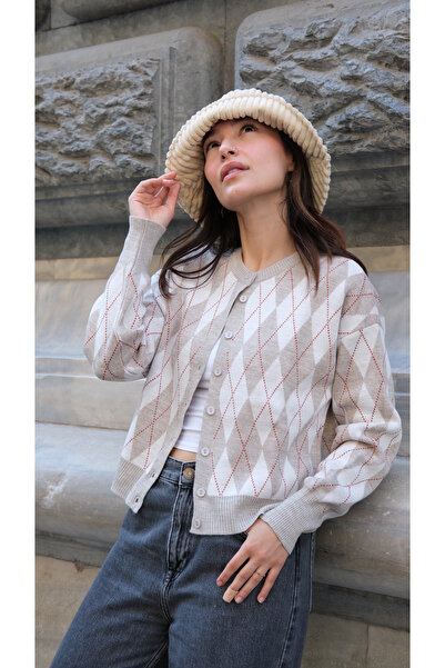 Butik سترة تريكو نسائية من Una Fiaba-Bej بياقة دائرية ونقشة البقلاوة مع أزرار