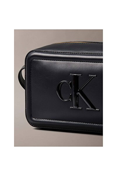 Calvin Klein Černá dámská taška přes rameno Bold Monogram