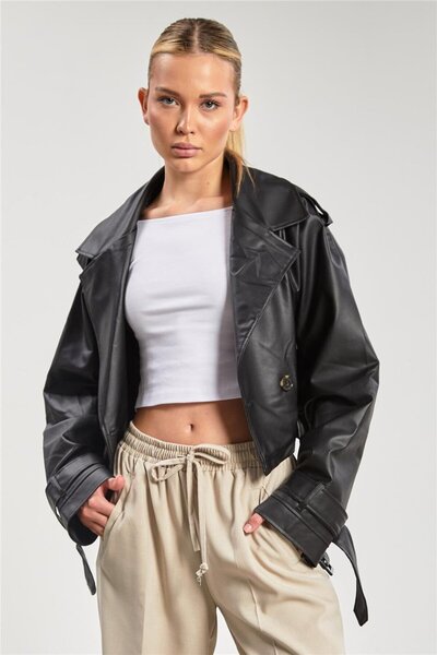 BARRELS AND OIL جاكيت جلد قصير بأزرار للنساء - أسود