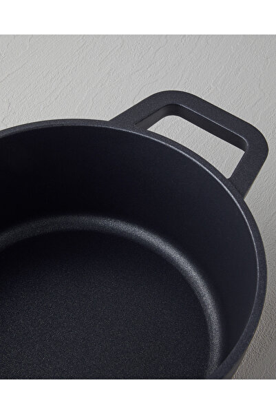 English Home Prime Cast Iron Deep Pot 20 cm Black