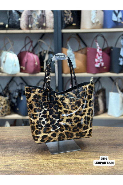 VICTORIA SHINE موديل 3114 – حقيبة يد وكتف بتفاصيل وشاح وياقة على شكل حرف Y - ...